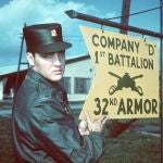 En los 60, Elvis Presley se alistó en el Ejército y comenzaría su cuesta abajo
