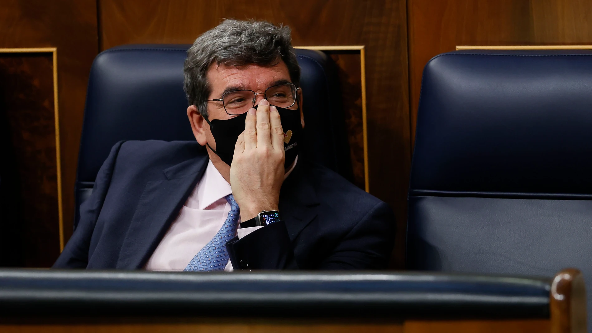 El ministro de Inclusión, Seguridad Social y Migraciones, José Luis Escrivá durante el pleno del Congreso de los Diputados