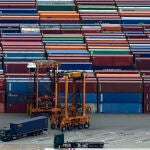 Los puertos viven situación "crítica" por el transporte y confían en acuerdo