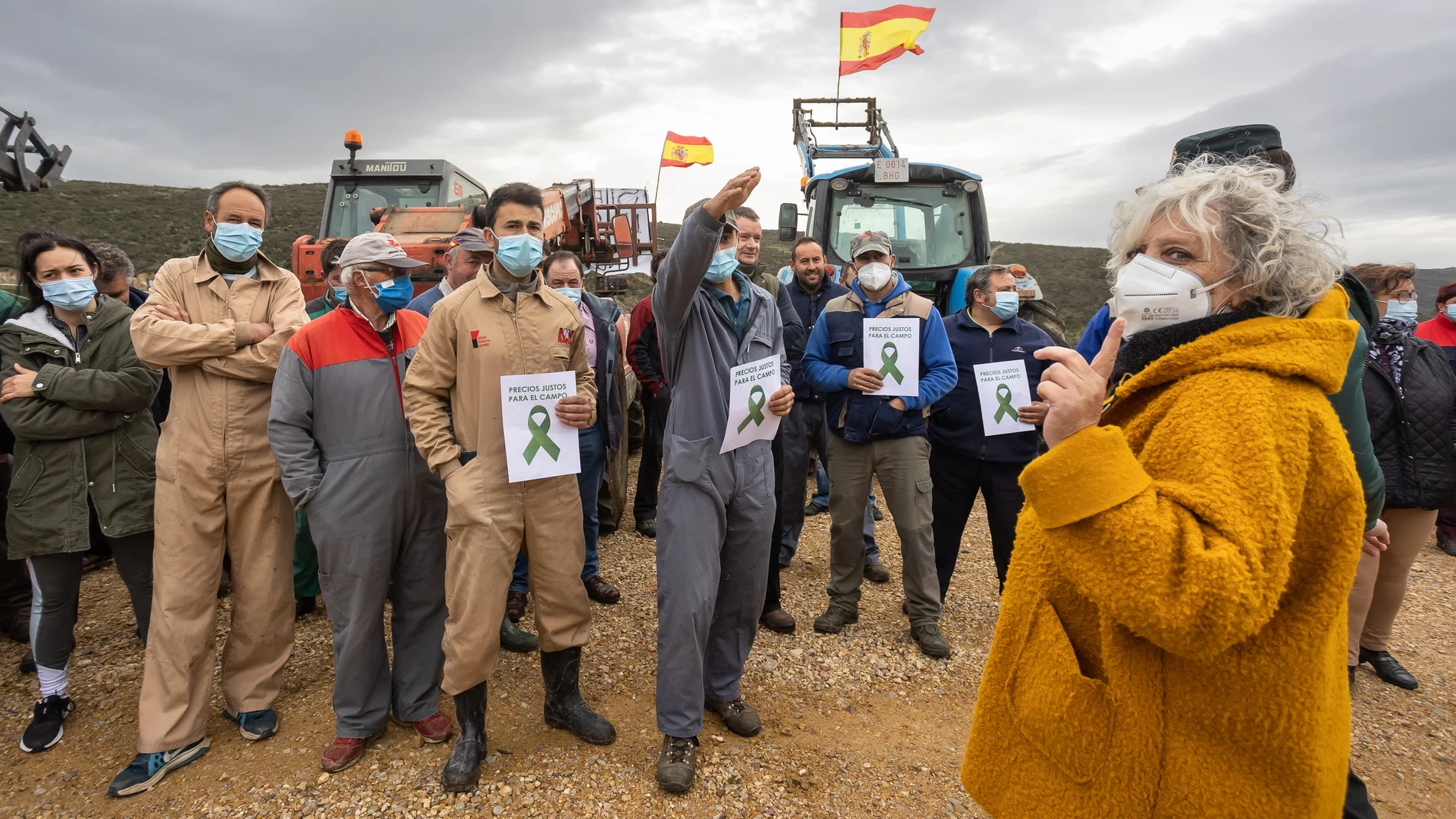 Más de un centenar de agricultores y ganaderos mirobrigenses reclaman precios justos ante la subdelegada del Gobierno en Siega Verde (Salamanca)
