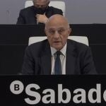 El presidente de Banco Sabadell, Josep Oliu, en la junta de accionistas en Alicante