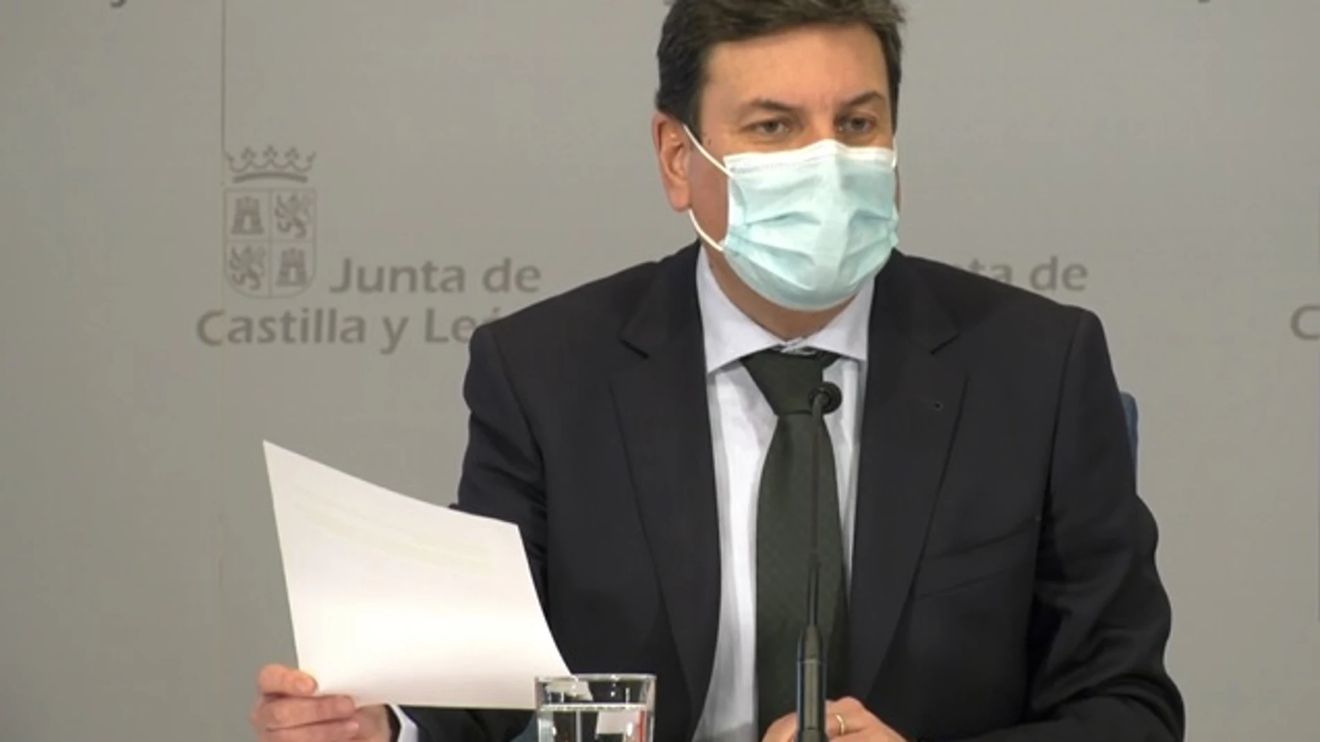 El portavoz de la Junta, Carlos Fernández Carriedo, atiende a la prensa tras el Consejo de Gobierno