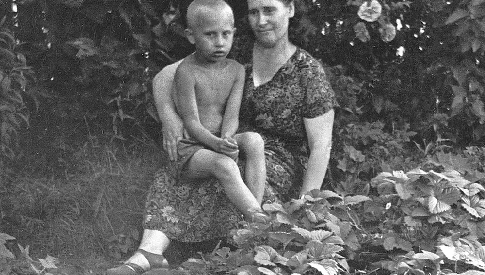 Vera Putina y su hijo