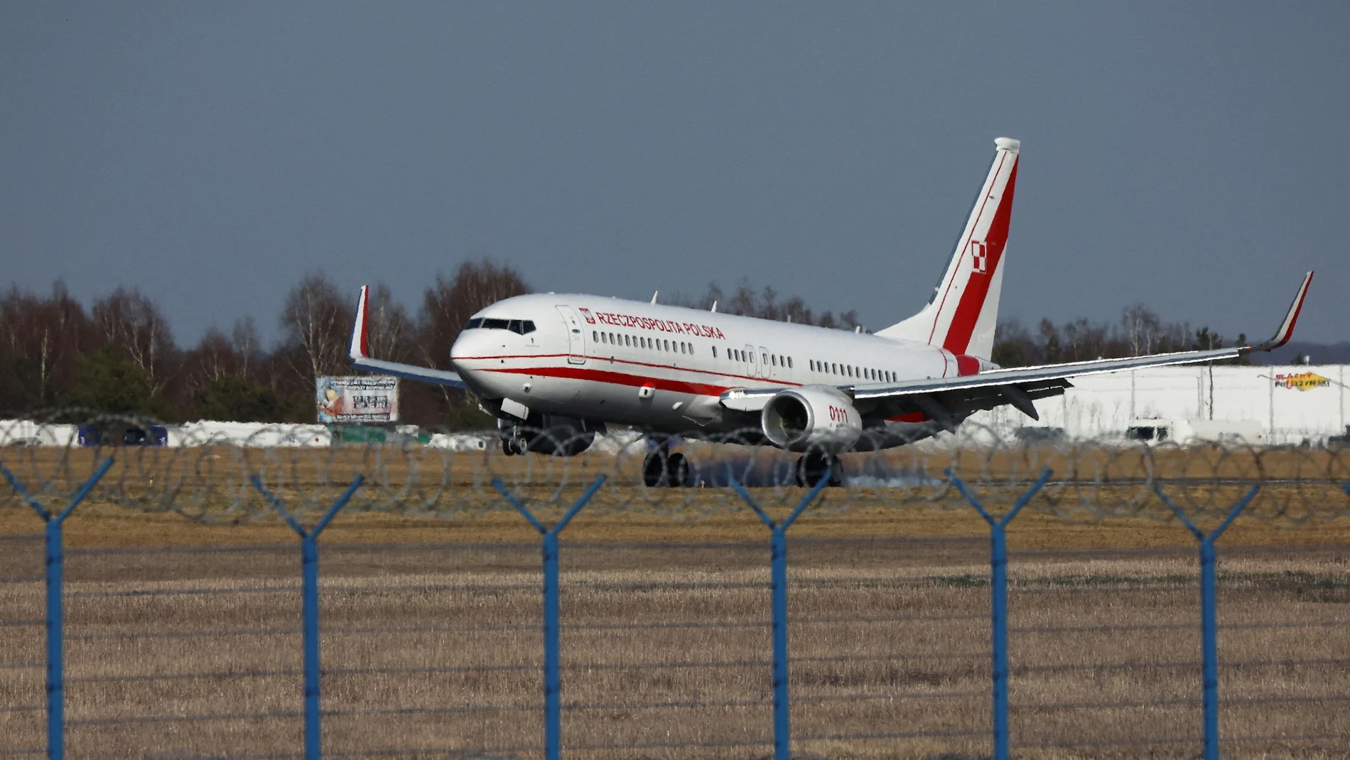 El incidente, que fue detectado mientras el avión presidencial volaba ya camino de Rzeszów, aconsejó su regreso a Varsovia, donde aterrizó de emergencia a las 12:40 GMT,