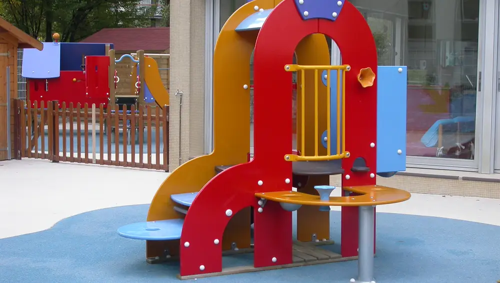 Caucho reciclado en suelos de parques infantiles