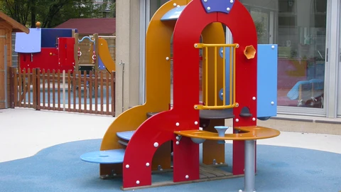 Caucho reciclado en suelos de parques infantiles