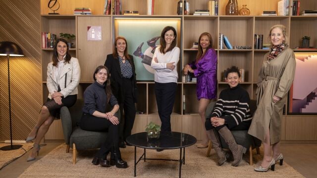 De izquierda a derecha: Gabriela Roberto (Agrotoken); Marcela Carvajal (Crypto Plaza), Yael Hernández (Token City); Ana Elliott (Coinmotion España), Cristina Murgas (Quum), Hana Kanjaa (DYOristas) y Pilar Troncoso (IEB)