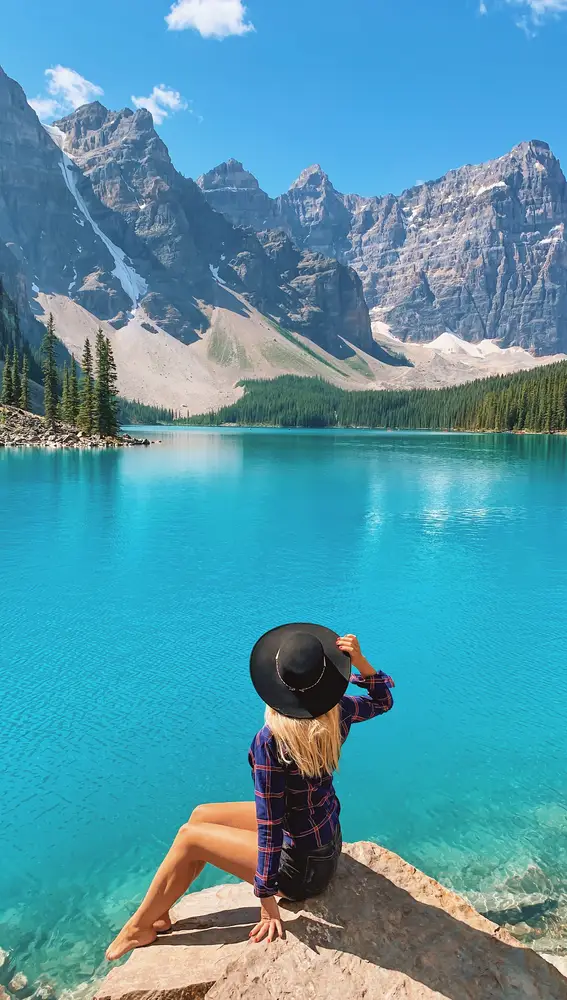 Viajar y la fotografía siempre han formado parte de la vida de Marina Comes. Aquí, en el Lago Moraine, Banff, Canadá