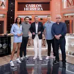 Juanma Castaño y Miki Nadal con los primeros invitados, Ana Peleteiro, Carlos Herrera y Leo Harlem
