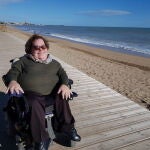 Elena Gómez, afectada de Atrofia Muscular Espinal de 46 años, teme que le quiten el fármaco que le ha ayudado, por primera vez, a frenar su enfermedad y mejorar su calidad de vida