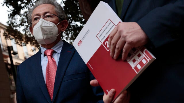 El síndic de Greuges, Ángel Luna, durante la presentación de la memoria anual de esta entidad ante Les Corts Valencianes