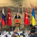 El presidente turco, Recep Tayyip Erdogan, se dirige a las delegaciones rusa y ucraniana