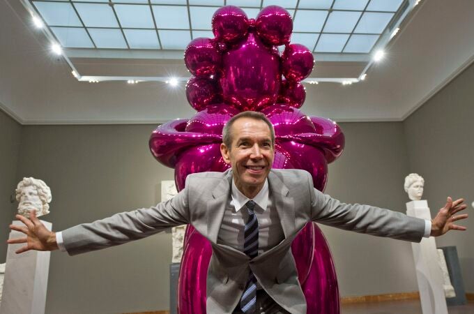 Jeff Koons, el artista estadounidense vivo más cotizado, aterrizó este martes en el metaverso con su primer proyecto NFT, "Moon Phases", una colección de obras digitales respaldadas por una versión física con las que busca conquistar otro hito: exponer sus esculturas en la superficie de la Luna. EFE/Boris Roessler
