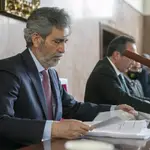 El presidente del CGPJ y del Tribunal Supremo, Carlos Lesmes, aseguró ayer en Zaragoza que la no renovación del Consejo &quot;lo debilita&quot;
