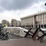 Vista de las barricadas y medidas de seguridad en la Plaza del Maidan en Kiev (Ucrania).