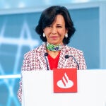 La presidenta del Banco Santander, Ana Botín, ofrece su discurso en la Junta General ordinaria de Accionistas