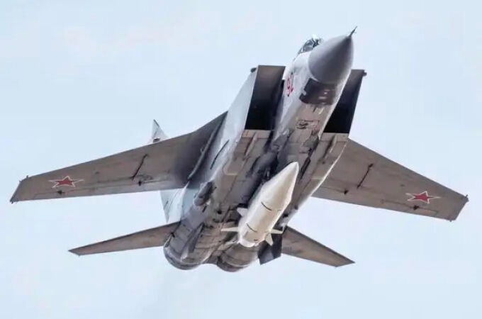 El caso del misil hipersónico Kh-47M2 Kinzhal, que en ruso significa “La Daga”, que ha sido utilizada para atacar varias posiciones ucranianas.