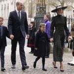 Los duques de Cambridge junto a sus hijos