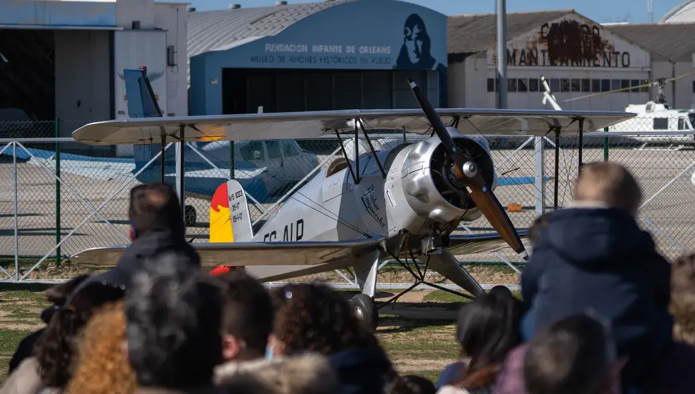 Exhibición aérea del museo de aviones históricos en vuelo, Fundación Infante de Orleans