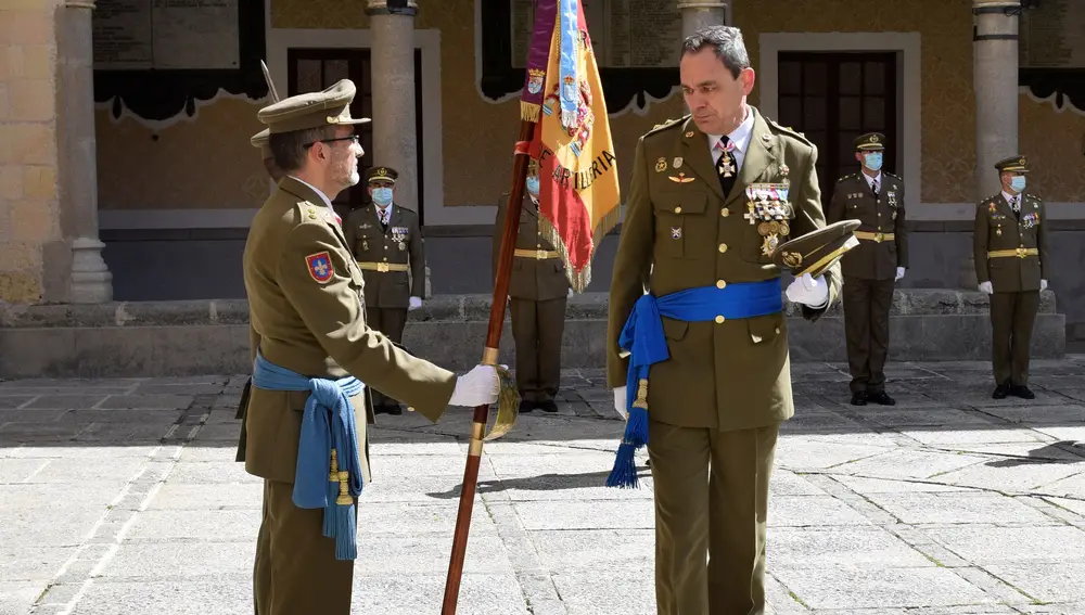 La 284 promoción de la escala de oficiales de Artillería de Segovia celebra sus bodas de plata