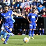 Benzema, lanzando uno de los tres penaltis a favor que le pitaron al Real Madrid en Vigo