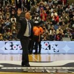 Javier Imbroda recibió en la pasada Copa del Rey el homenaje de todo el baloncesto español