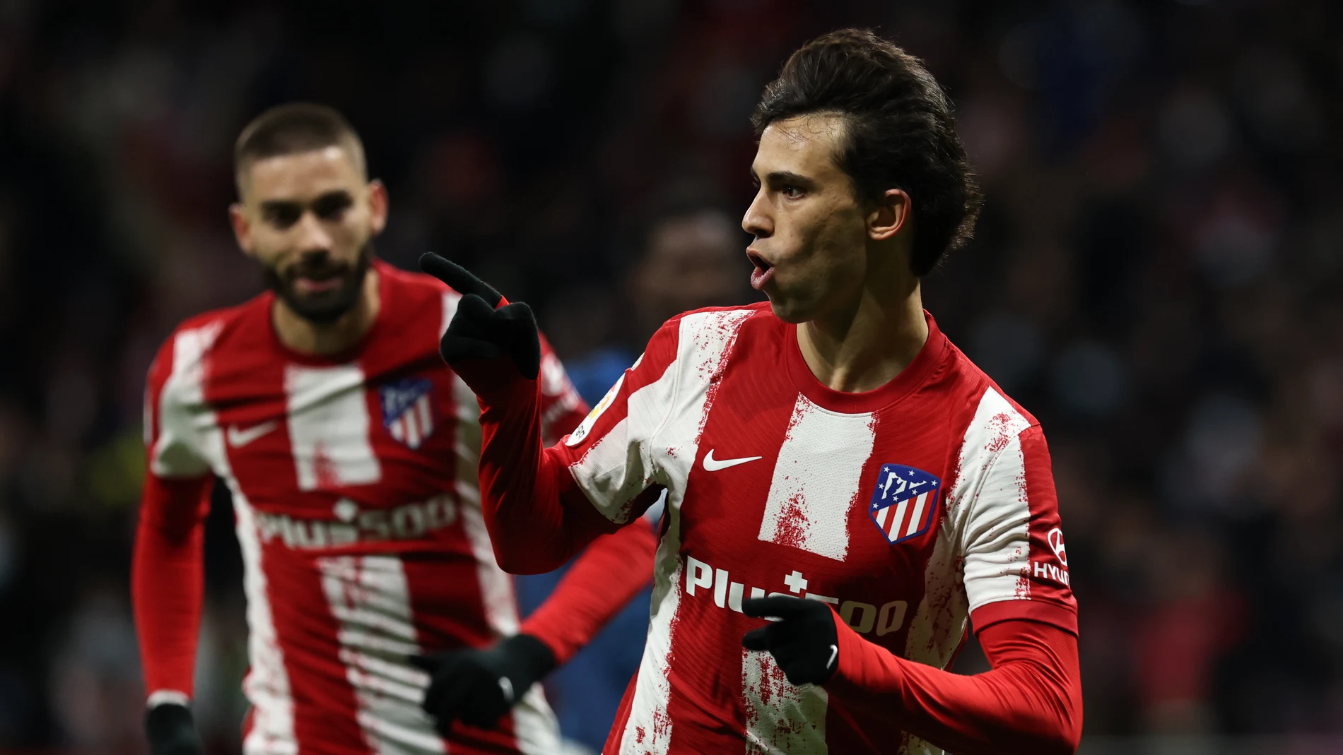 Joao Félix celebra uno de sus goles al Alavés el pasado sábado