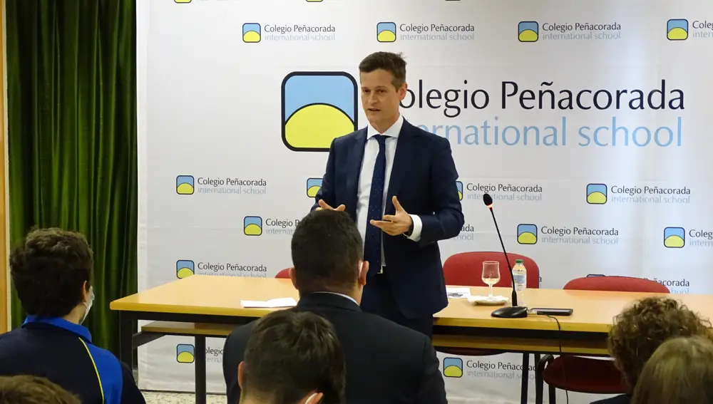 El doctor Narciso Carrero participa en la Semana del Joven Emprendedor del Peñacorada