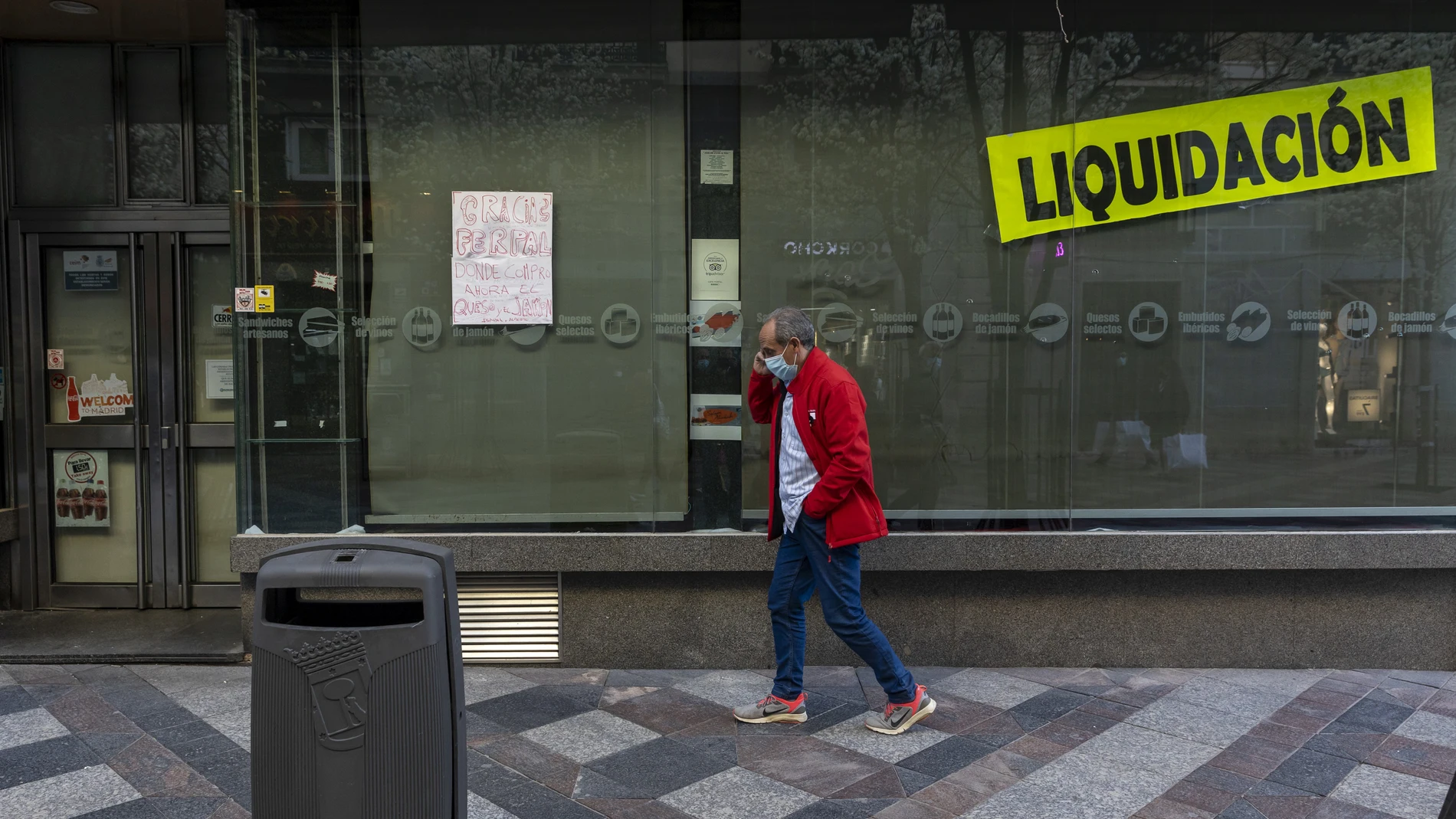 Un comercio de Madrid cerrado por la crisis económica provocada por la pandemia de la Covid-19