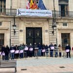 Concentración en Sueca (Valencia) contra la violencia vicaria y en repulsa del asesinato de Jordi, el menor de 11 años presuntamente a manos de su padre el 3 de abril de 2022