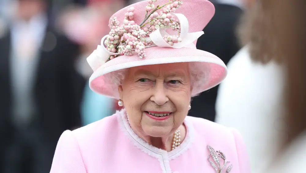 La reina Isabel de Gran Bretaña durante una fiesta en el jardín real en el Palacio de Buckingham en Londres, el miércoles 29 de mayo de 2019.