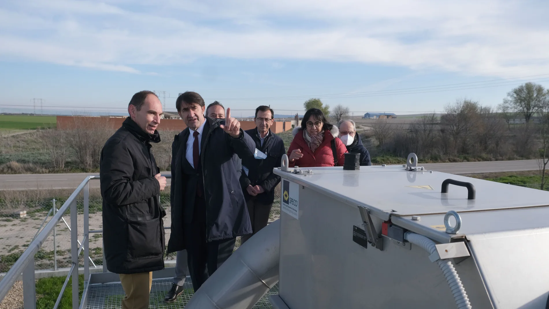 El consejero Suárez-Quiñones visita la depuradora de aguas residuales (EDAR) de la localidad vallisoletana de Portillo