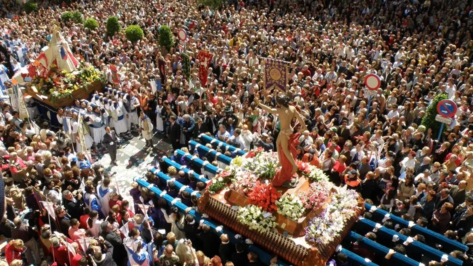 El encuentro, en la Semana Santa de Alicante, en una imagen de archivo