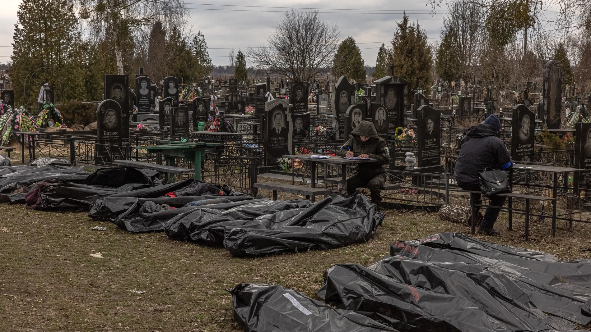 Tras la masacre de Bucha, donde más de 400 cadáveres de civiles fueron encontrados entra las calles de la localidad cercana a Kiev, el presidente ruso y las autoridades del país fueron acusados de “criminales de guerra”,