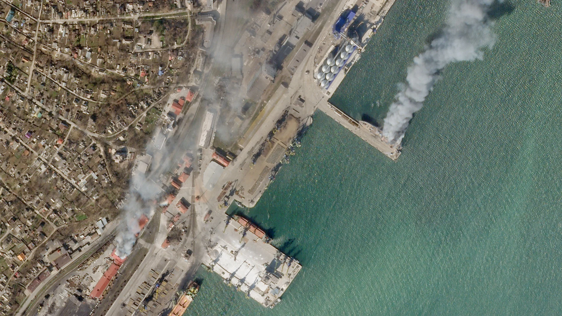 Vista satélite del puerto de Mariupol, Ucrania