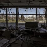 Imagen de un edificio de Járkiv totalmente destruido