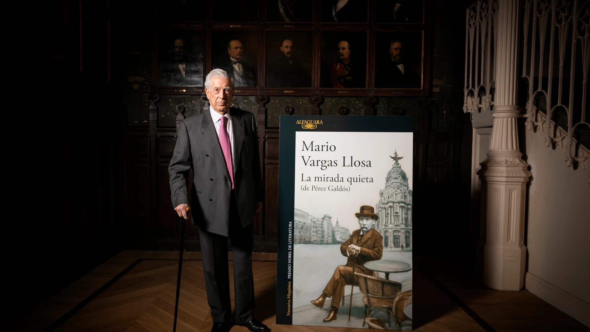 El escritor Mario Vargas Llosa durante la presentación de la "La mirada quieta" en el Ateneo de Madrid.