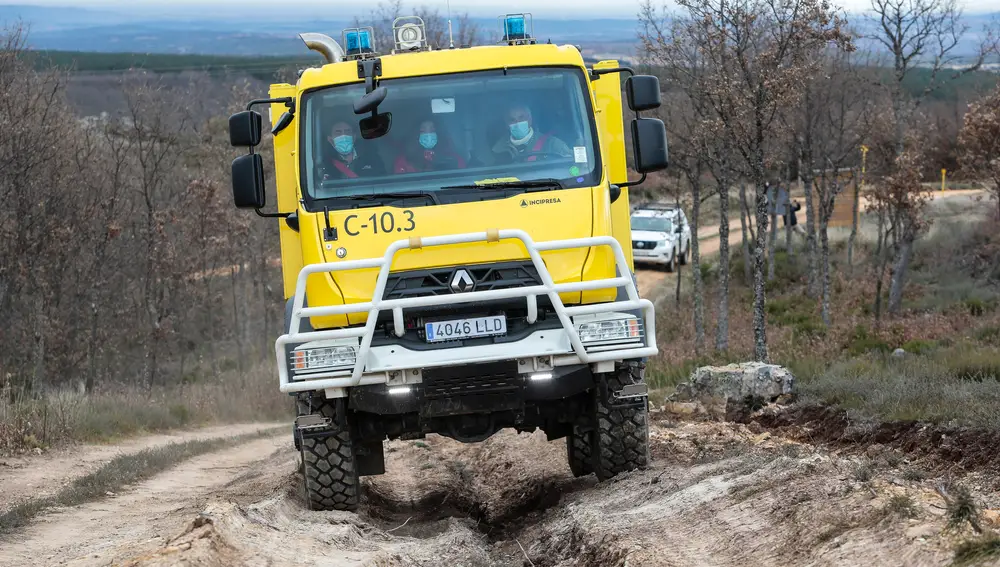 El consejero de Fomento y Medio Ambiente en funciones, Juan Carlos Suárez-Quiñones, visita el circuito de formación para vehículos 4x4 del operativo de extinción de incendios forestales de Castilla y León