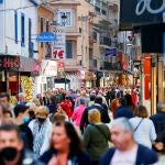 El turismo en masa ha vuelto a las zonas de Levante como Benidorm en el inicio de las vacaciones de Semana Santa