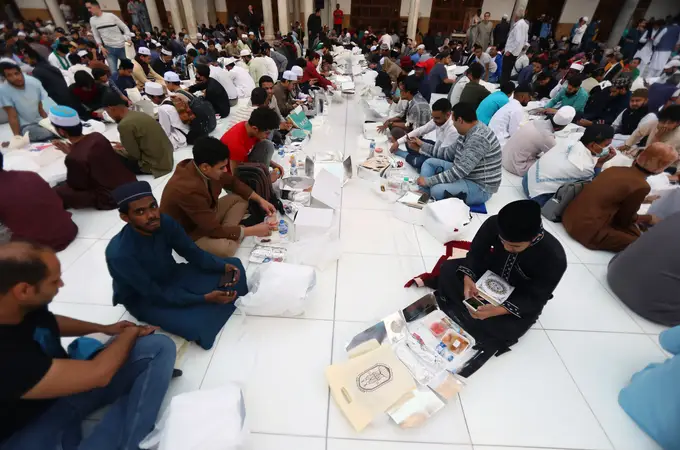 El Ramadán en África trae una creciente preocupación por la subida de precios del pan
