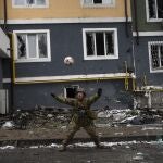 Un soldado ucraniano en Kiev