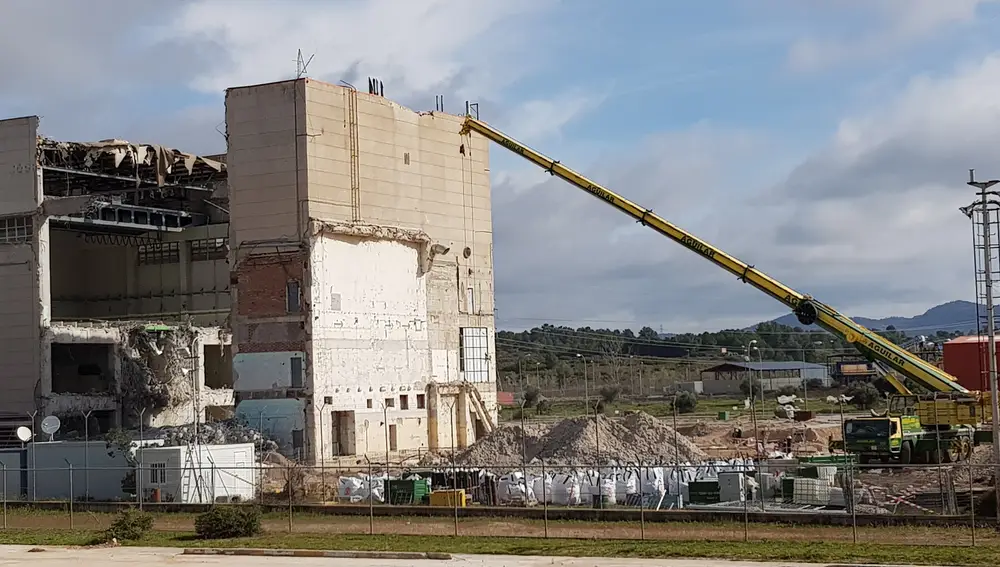 Vista general del desmantelamiento del Edificio de Turbina de la planta de la central nuclear José Cabrera, este viernes en Almonacid de Zorita (Guadalajara)