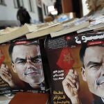 Ejemplares de prensa en un quiosco de Rabat tras el anunciado cambio de posición de España sobre el Sahara