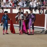 El torero Emilio de Justo al recibir la voltereta en el primero