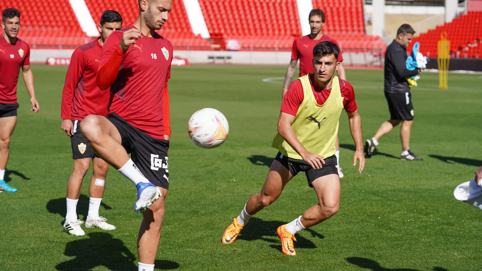 El Almería durante la preparación del encuentro esta semana
