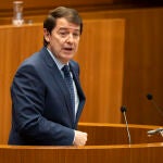 Alfonso Fernández Mañueco, interviene en su debate de investidura