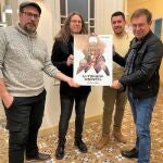 El dibujante Cesc Dalmases, el guionista Salva Rubio, el ilustrador Roger Surroca y el escritor Javier Sierra, con el cómic de 'La pirámide inmortal' EUROPA PRESS 12/04/2022
