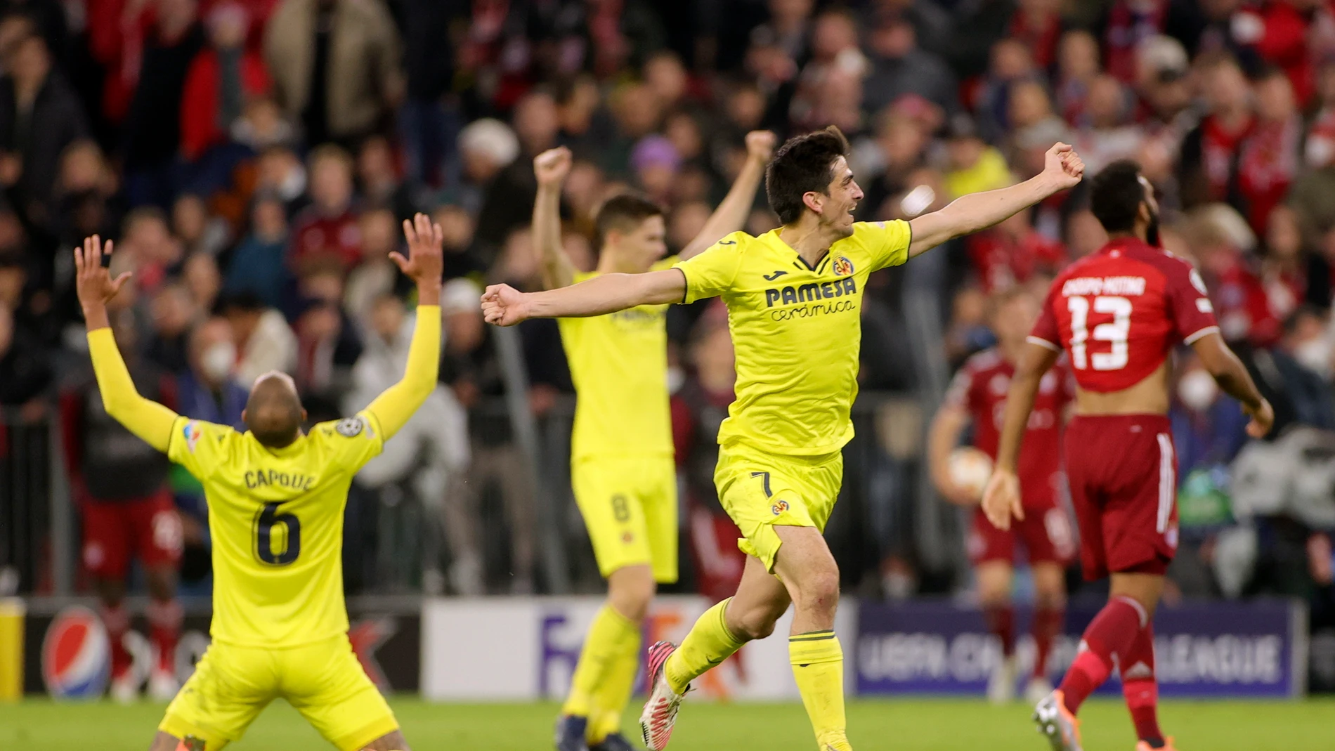 Los jugadores del Villarreal celebran su clasificación para la semifinales de la Champions en Múnich