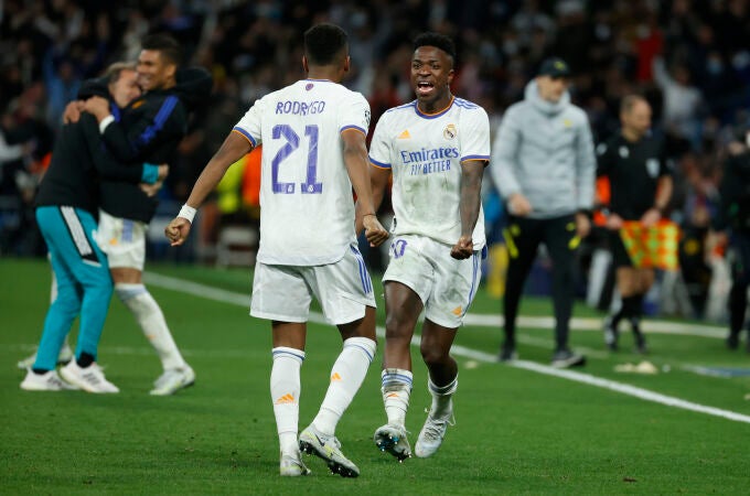 Vinicius y Rodrygo celebran la clasificación del Real Madrid para semifinales