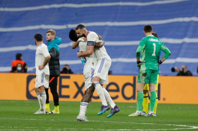 Los futbolistas del Real Madrid celebran la clasificación para las semifinales de la Champions League